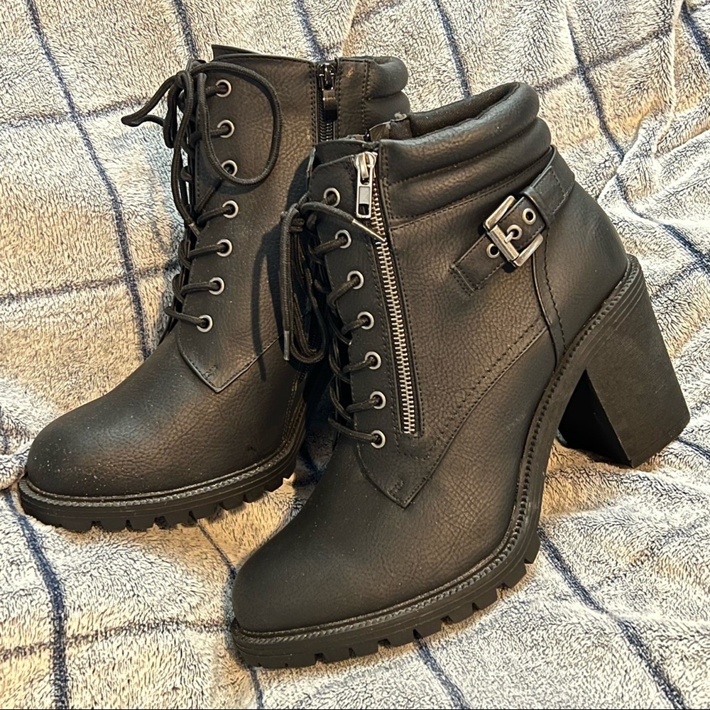 NEW Torrid FAUX LEATHER LACE-UP HIKER - BLACK 13 WW (Extra Wide Width)